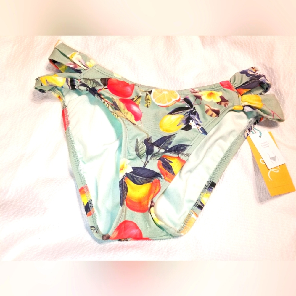 NWT MEDIUM COVERAGE HIPSTER SPLIT SIDES BIKINI BOTTOM FLORAL HAWAII. cute